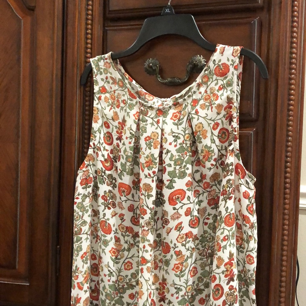 Sleeveless blouse Sz L